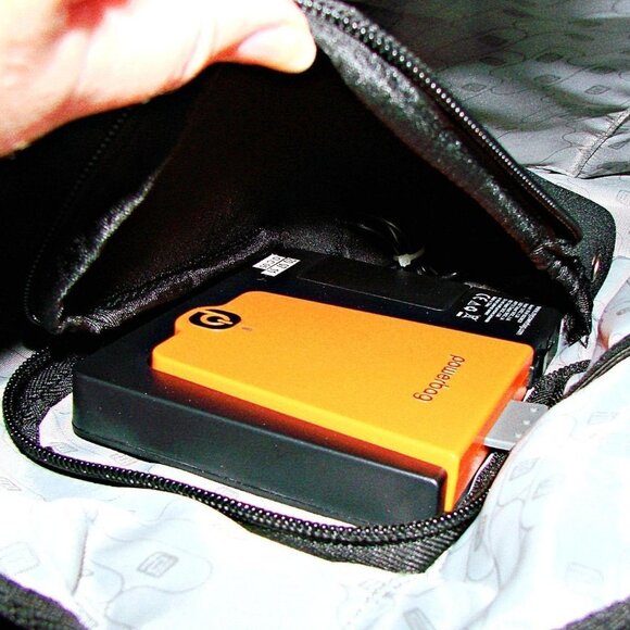 FUL Messenger Powerbag Bag Built In Power Charger - Picture 4 of 12